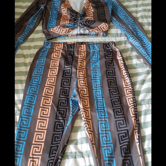 Two piece set - Picture 2 of 2